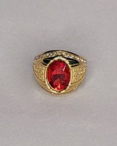 Anel Oval com Strass Pedra Vermelha facetada Aço Gold