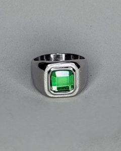 Anel Quadrado Relevo Liso Pedra Verde 9x9mm Aço