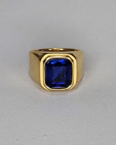 Anel Quadrado Relevo Pedra Azul 11x13mm Aço Gold