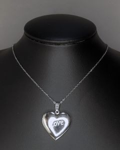 Colar Relicário com Pingente Coração Love Aço (UND)