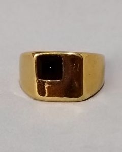 Anel Quadrado Liso Pedra Preta 6x6mm Aço Gold