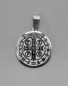 Pingente São Bento 45x2.5mm Aço (UND)